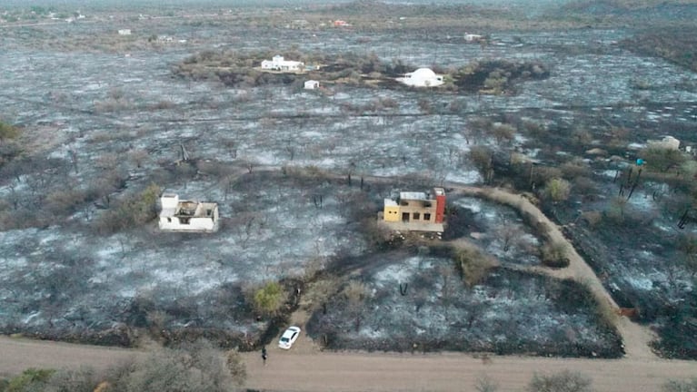 El desolador paisaje de las sierras tras el fuego. Foto: Lucio Casalla/ElDoce.tv