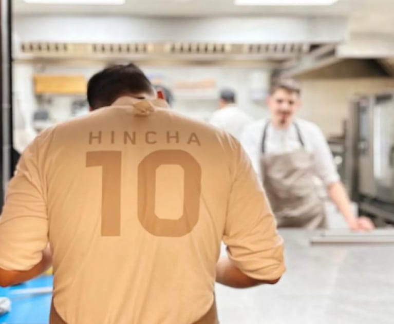 El detalle en el uniforme de los empleados de “Hincha”, el restaurante de Messi