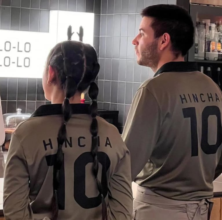 El detalle en el uniforme de los empleados de “Hincha”, el restaurante de Messi