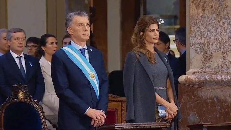 El detalle "patrio" de Juliana Awada para el 25 de mayo