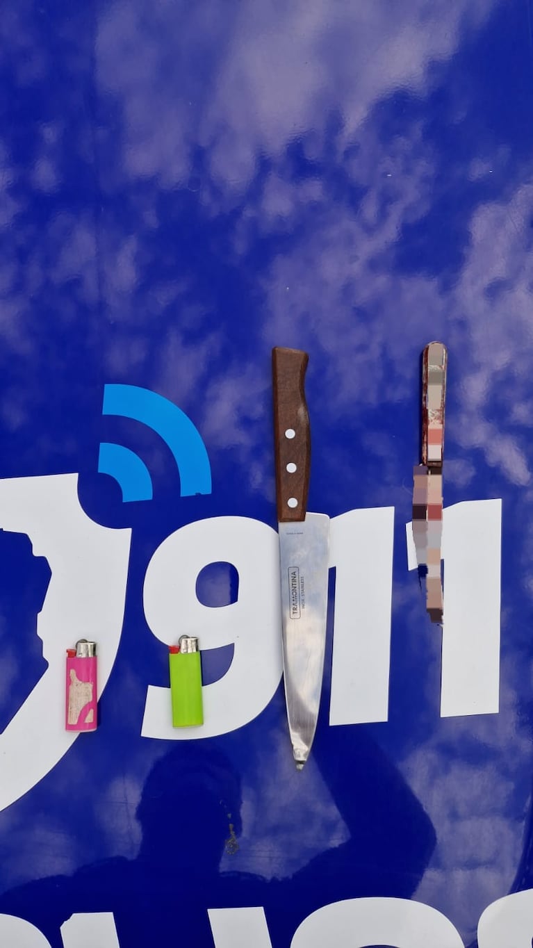 El detenido agredió a su pareja con un arma blanca y se encerró en un cuarto.