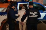 El detenido atacó al hombre a trompadas.