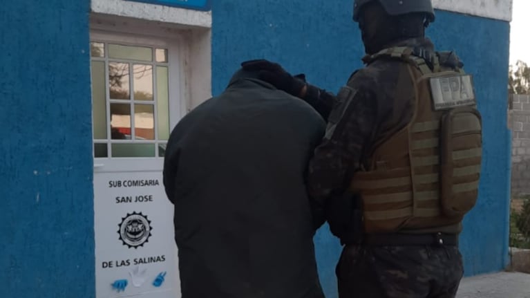 El detenido vendía droga en San José de las Salinas.