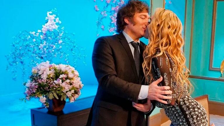 El detrás de escena del beso entre Javier Milei y Fátima Florez en La Noche de Mirtha