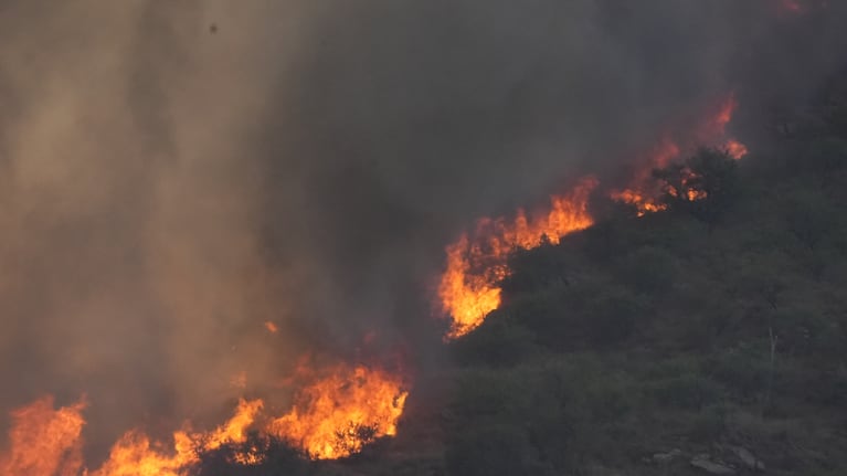 El devastador incendio en Carlos Paz que se desató en octubre de 2023.