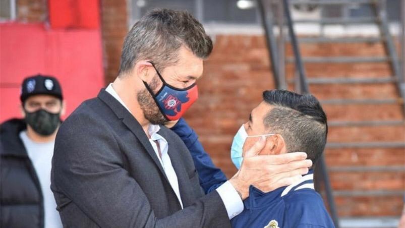 El día que Tinelli y Maradona se reencontraron en la cancha de San Lorenzo.