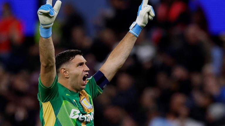 El Dibu Martínez fue figura en el Aston Villa por la Champions League. (Foto: Reuters)