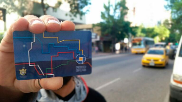 El dinero cargado en la "Red Bus" ya rinde menos viajes. 