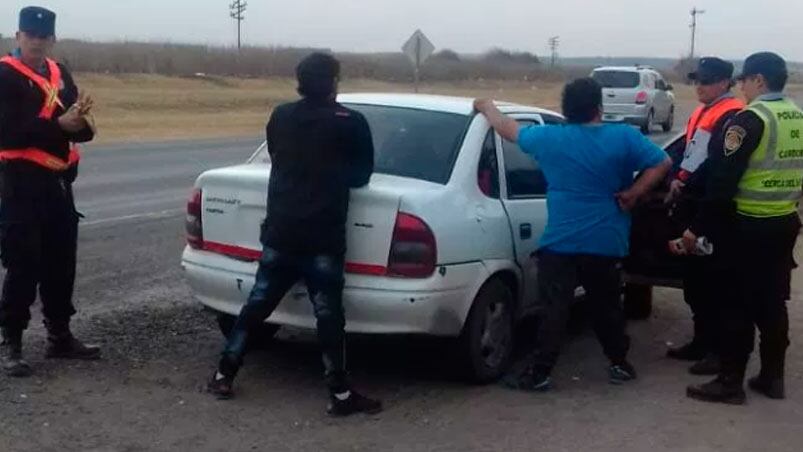 El dinero lo tenían guardado en la guantera del auto.