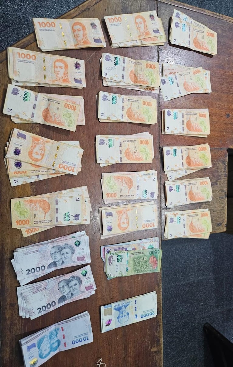 El dinero que ofrecieron los detenidos.