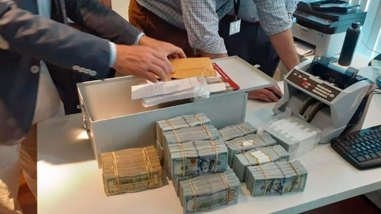 El dinero secuestrado durante los allanamientos.