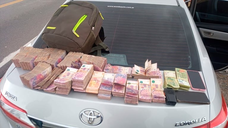 El dinero secuestrado en la ruta provincial E-34.