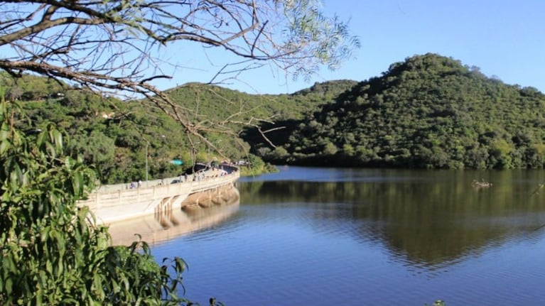 El Dique La Quebrada a.