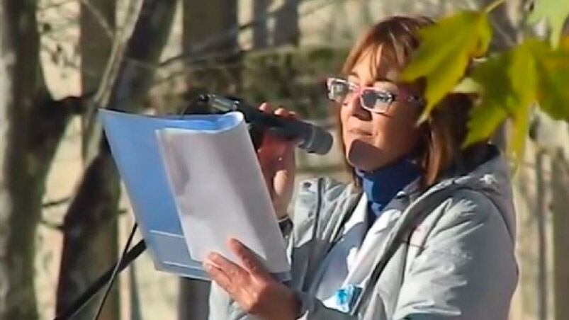 El discurso elegido por la docente provocó que mucha gente se vaya de la plaza. 