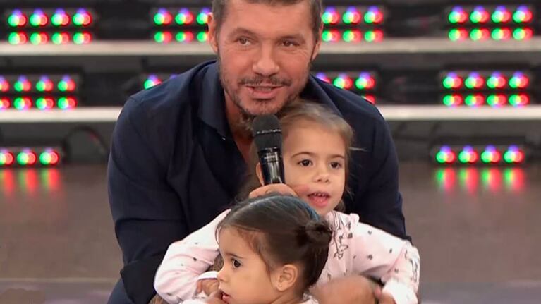 El divertido momento de Tinelli con las hijas de Cinthia.