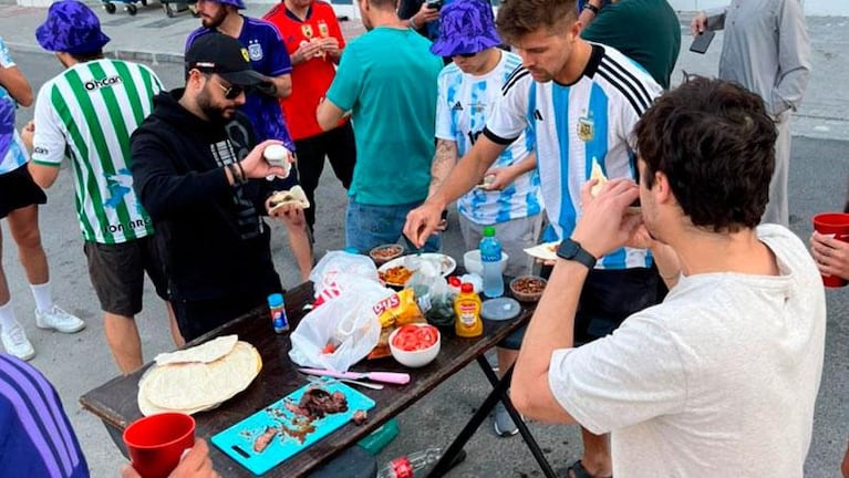 El Doce disfrutó de un asado con argentinos en Qatar en la previa a la semifinal