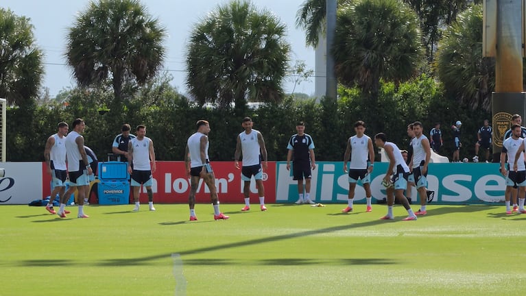 El Doce en el entrenamiento de Argentina en Miami.