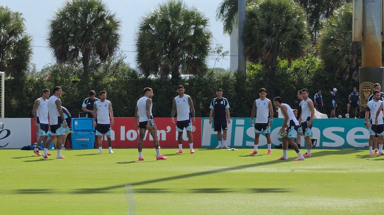 El Doce en el entrenamiento de Argentina en Miami.