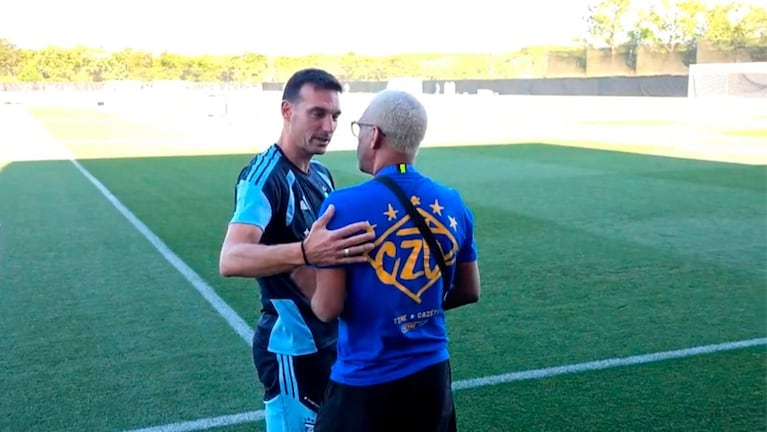 El Doce en el entrenamiento de la Scaloneta en Kansas City.