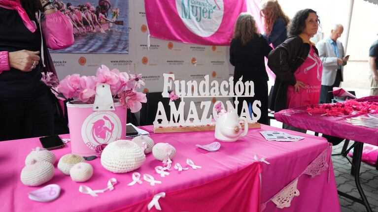 El Doce realiza una jornada de concientización sobre el cáncer de mama.
