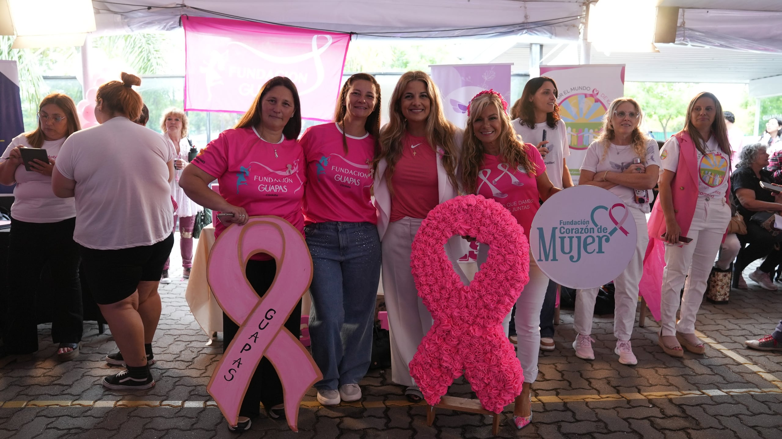 El Doce realiza una jornada de concientización sobre el cáncer de mama.
