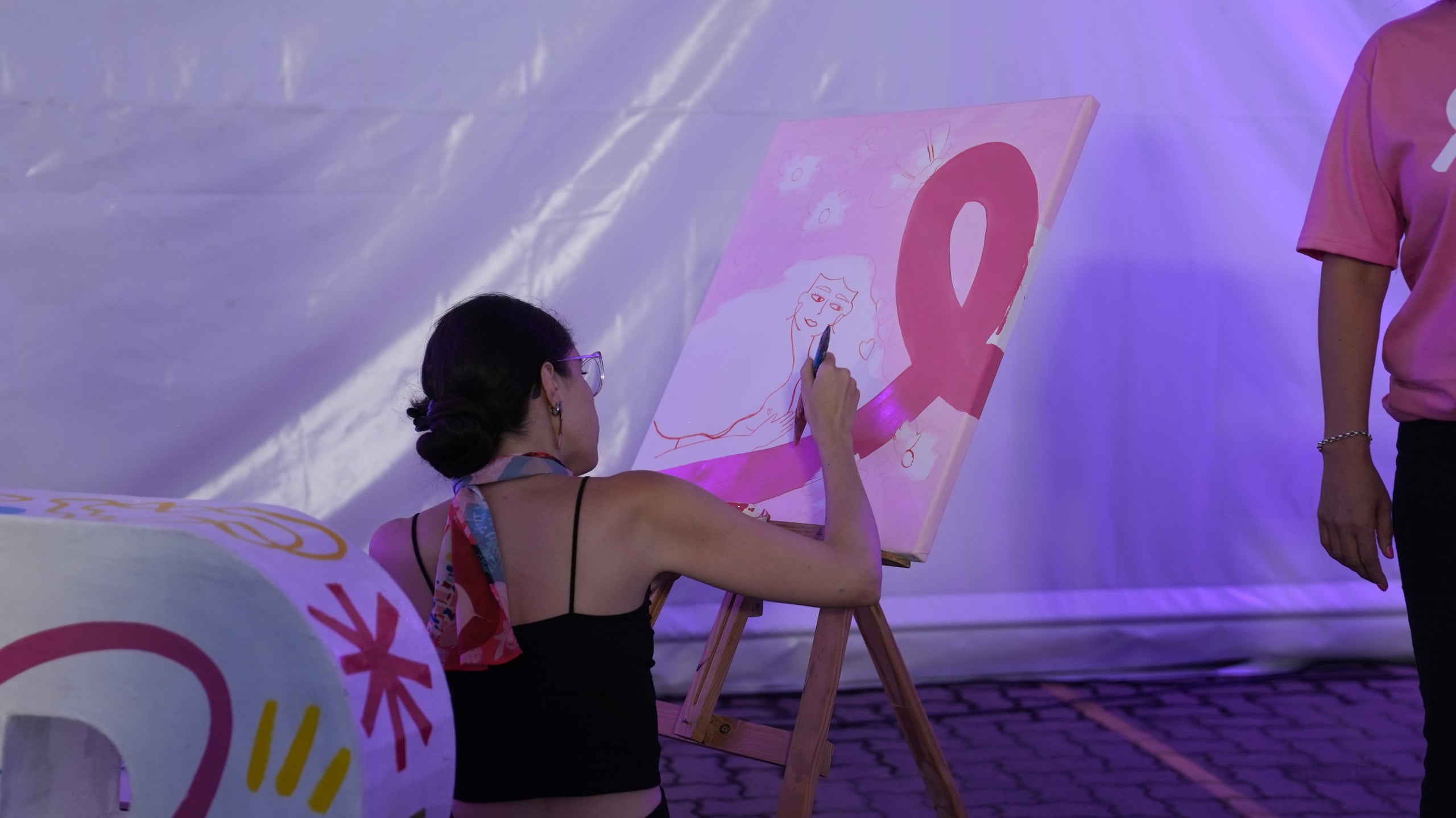 El Doce realiza una jornada de concientización sobre el cáncer de mama.