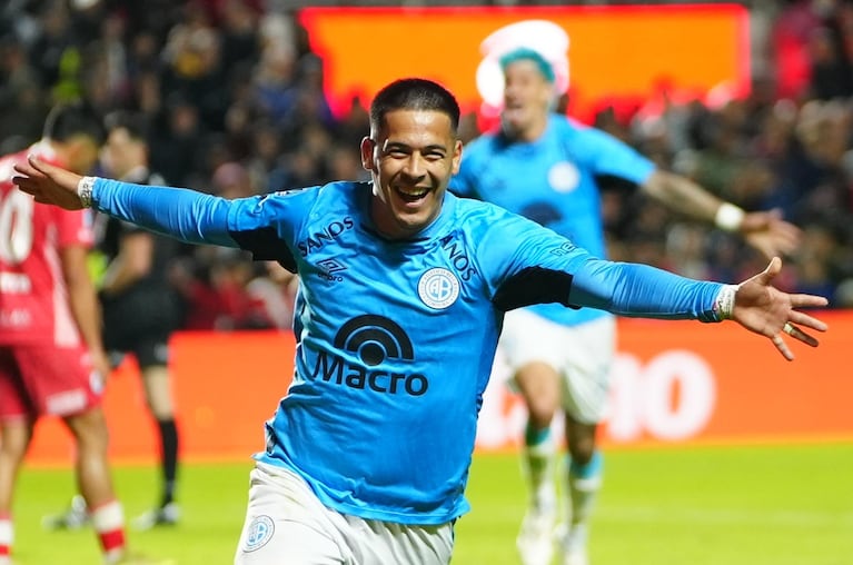 El Doce sortea la camiseta oficial de Belgrano en la previa de la final. Foto: Lucio Casalla / El Doce.