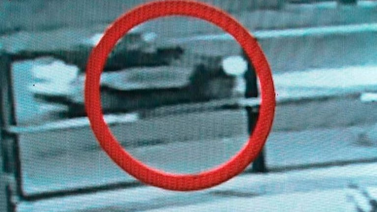 El Doce tuvo acceso a las imágenes del momento en el que buscaban el arma "plantada".