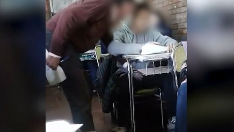 El docente le tocó los genitales a su alumno.