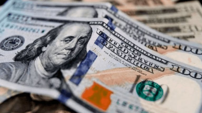 El dólar blue acumula una suba de $12 desde que comenzó 2022. 