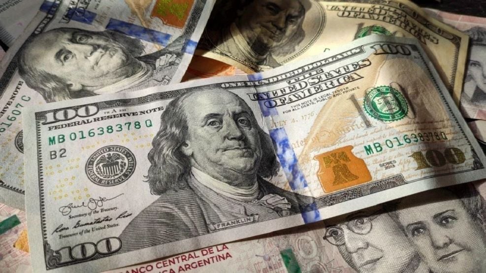 El dólar oficial cerró en alza y alcanzó su máximo valor desde que se liberó el cepo: cómo quedó el blue
