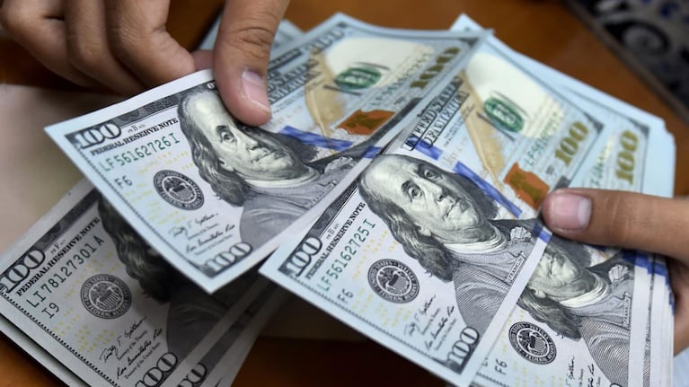 El dólar oficial dio un fuerte salto.