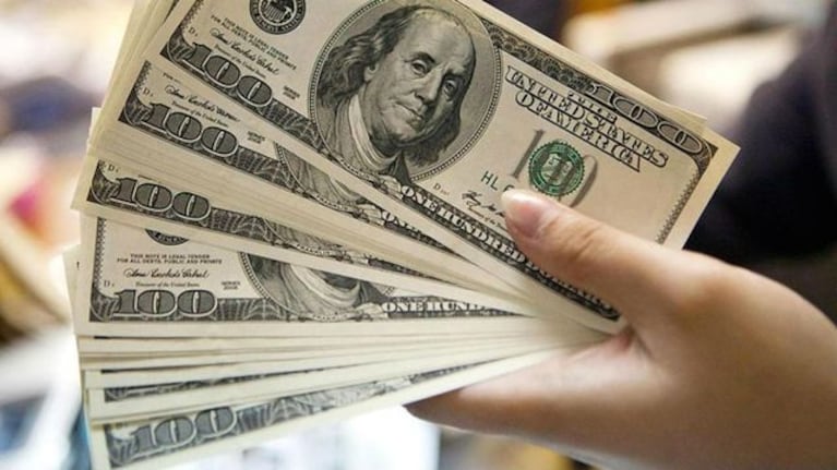 El dólar oficial volvió a trepar este viernes.