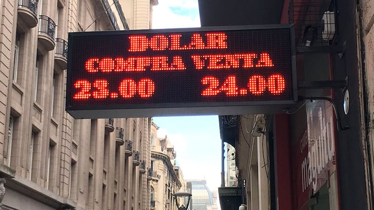 El dólar pasó los 24 pesos y el Central intervino.