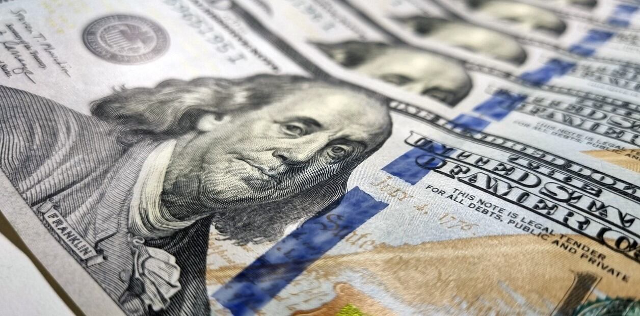 El dólar registró una abrupta caída este miércoles.
