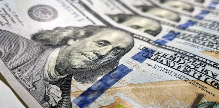 El dólar registró una abrupta caída este miércoles.