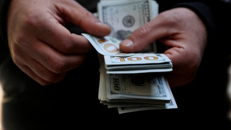 El dólar volvió a bajar este martes.