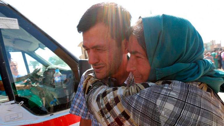 El dolor de Abdullah Kurdi en el sepelio de su mujer y sus hijos.