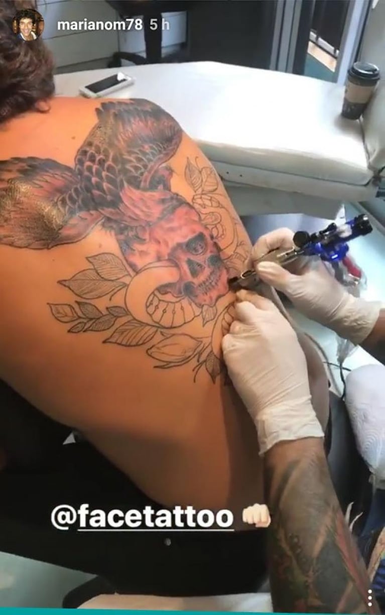 El dolor de Mariano Martínez por su tatuaje en la espalda