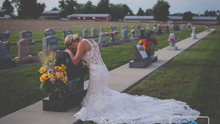 El dolor y el gesto de la novia fue compartido por miles en las redes.