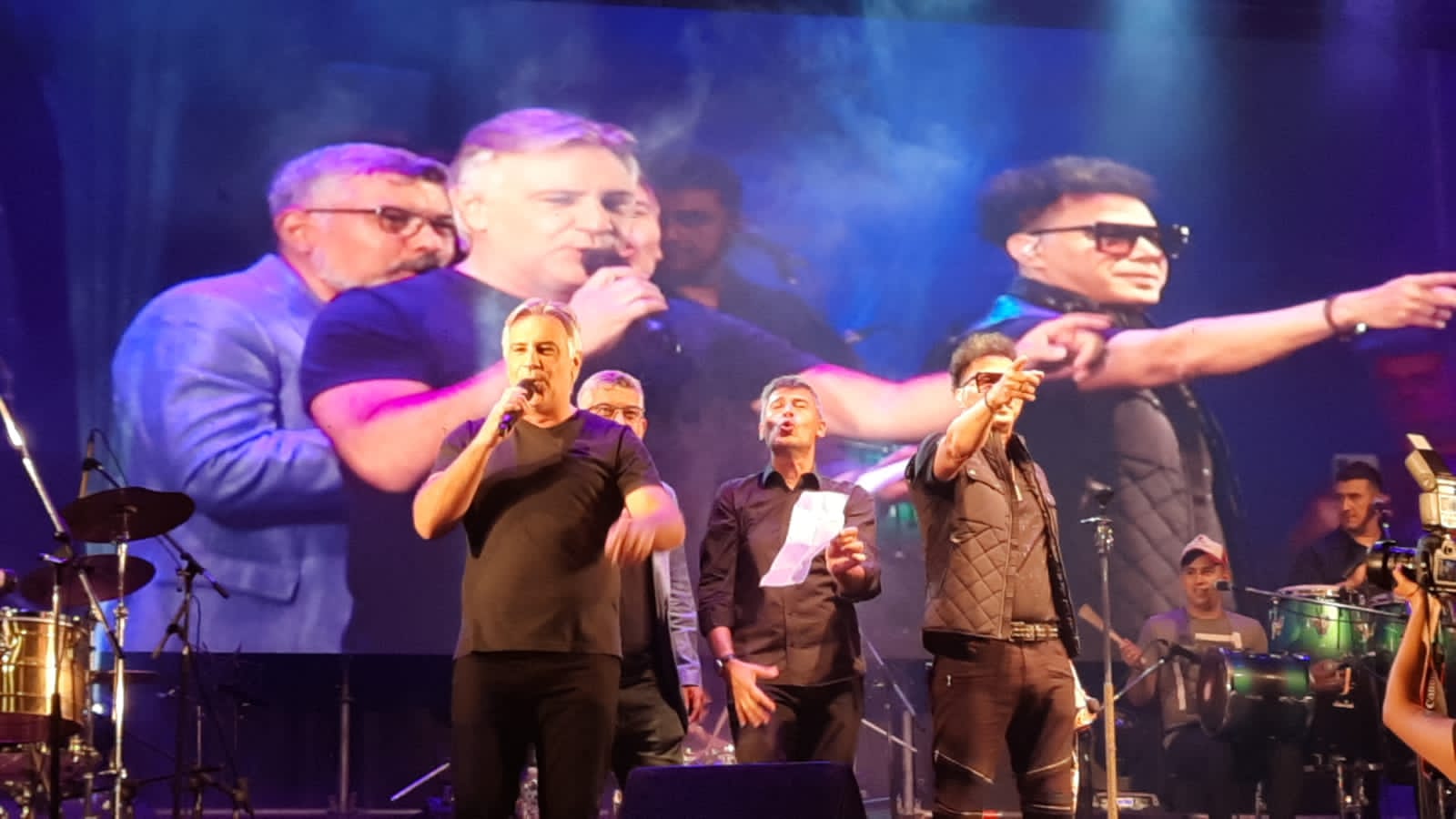 El dominicano invitó al intendente de Córdoba a cantar en el festival "Córdoba en otoño"-.