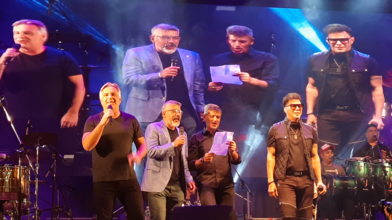 El dominicano invitó al intendente de Córdoba a cantar en el festival "Córdoba en otoño"-.