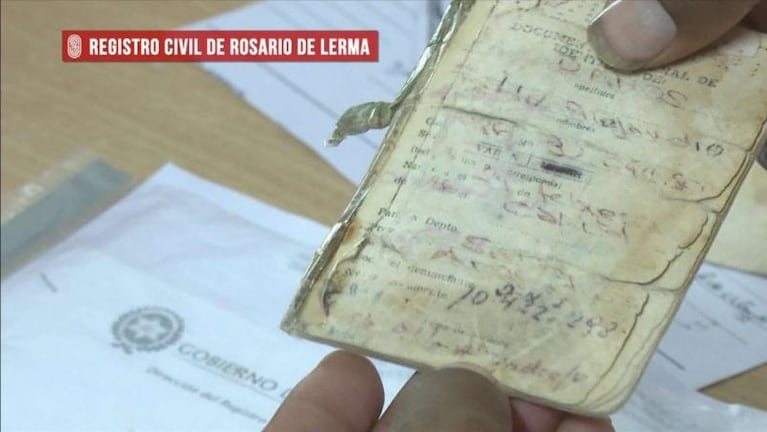 El drama del "argentino que no existe": lo anotaron mal y ni siquiera pudo donarle sangre a la pareja