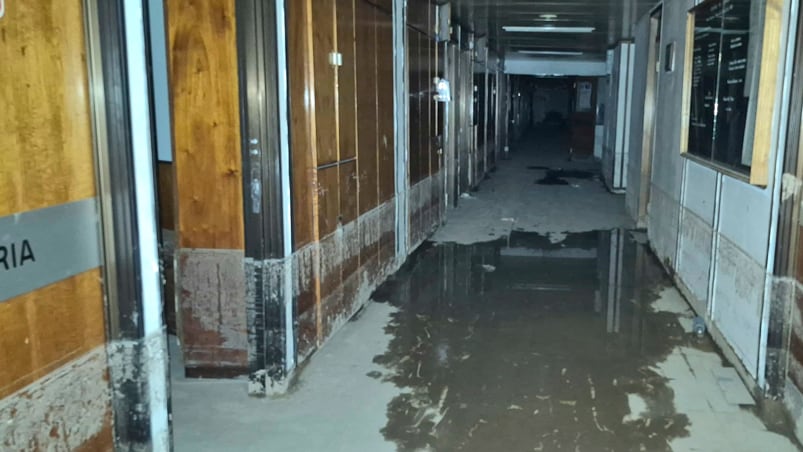 El drama por la inundación en el Hospital Penna de Bahía Blanca.