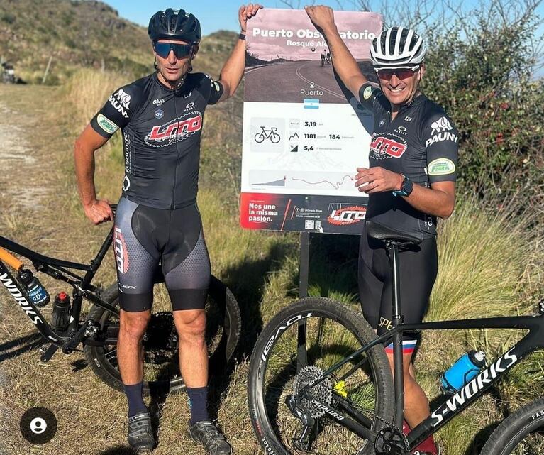 El DT sorprendió con una fugaz visita a la provincia y hasta paseó en bicicleta por las sierras.