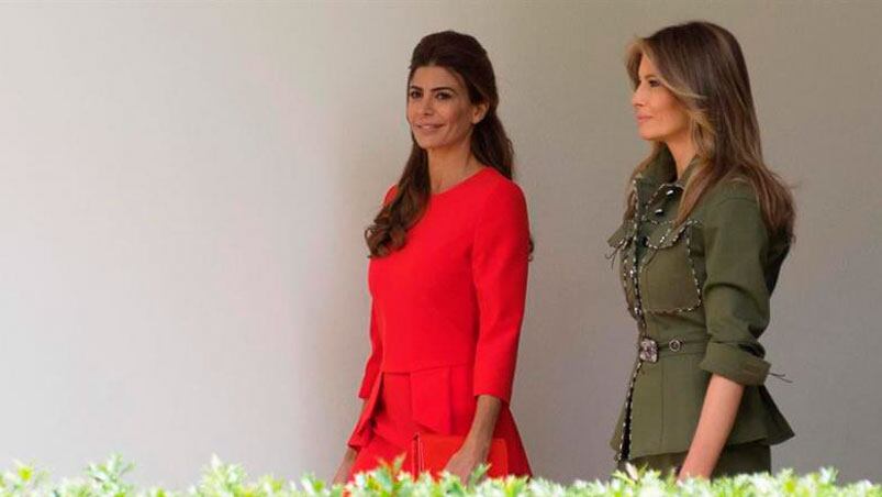 El duelo de estilos de Juliana y Melania. Foto: AFP.