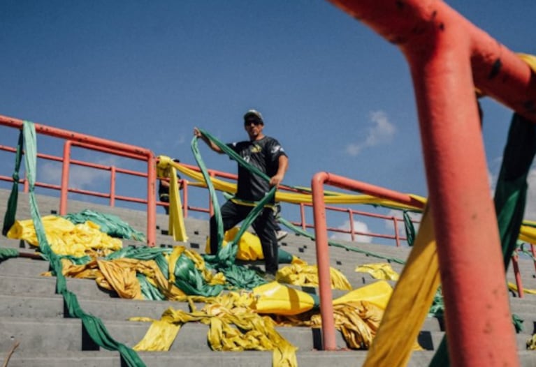 El duelo se juega en la cancha de Aldosivi.