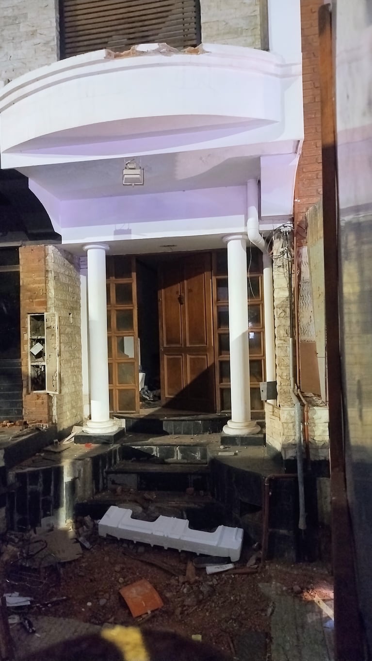 El dueño del bar y los vecinos indicaron que ingresaron personas y desvalijaron el lugar.