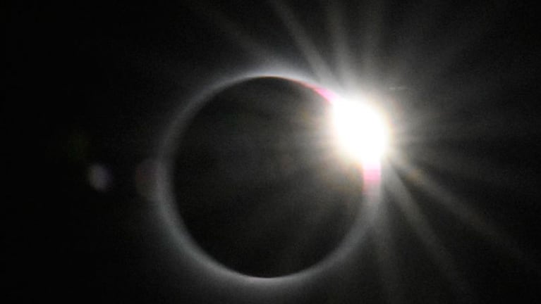 El eclipse cuando alcanzó su plenitud. Foto: Lucio Casalla / ElDoce.tv