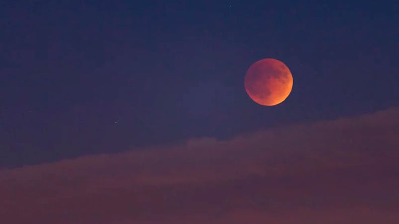 El eclipse se podrá ver entre las 5 y 7 de la mañana en nuestro país. 